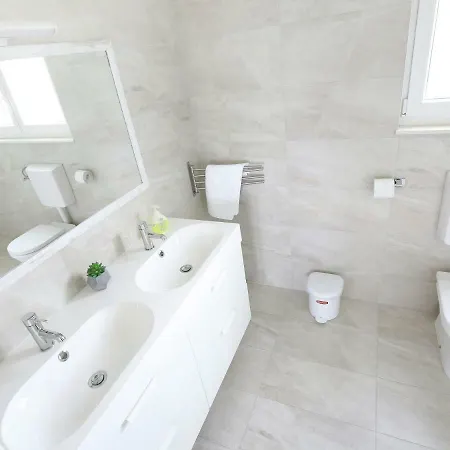 Modern Holiday With Private Pool Near Sea In Jasenice *