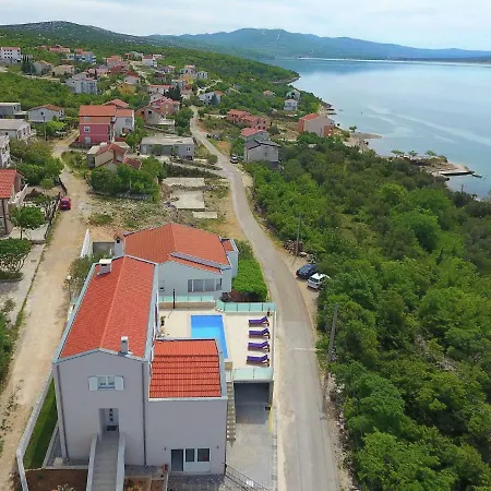 Modern Holiday With Private Pool Near Sea In Jasenice בית נופש